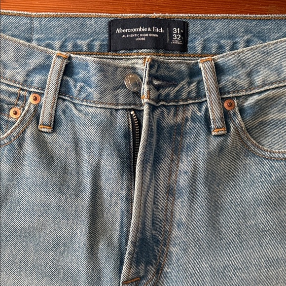 Abercrombie & Fitch Men's Loose Jeans - Picture 4 of 9